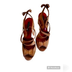 Charles Jourdan heels size 10M Tan